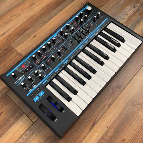 6.Synthétiseur Novation Bass Station II